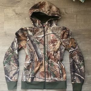 Under Armour sweatshirt